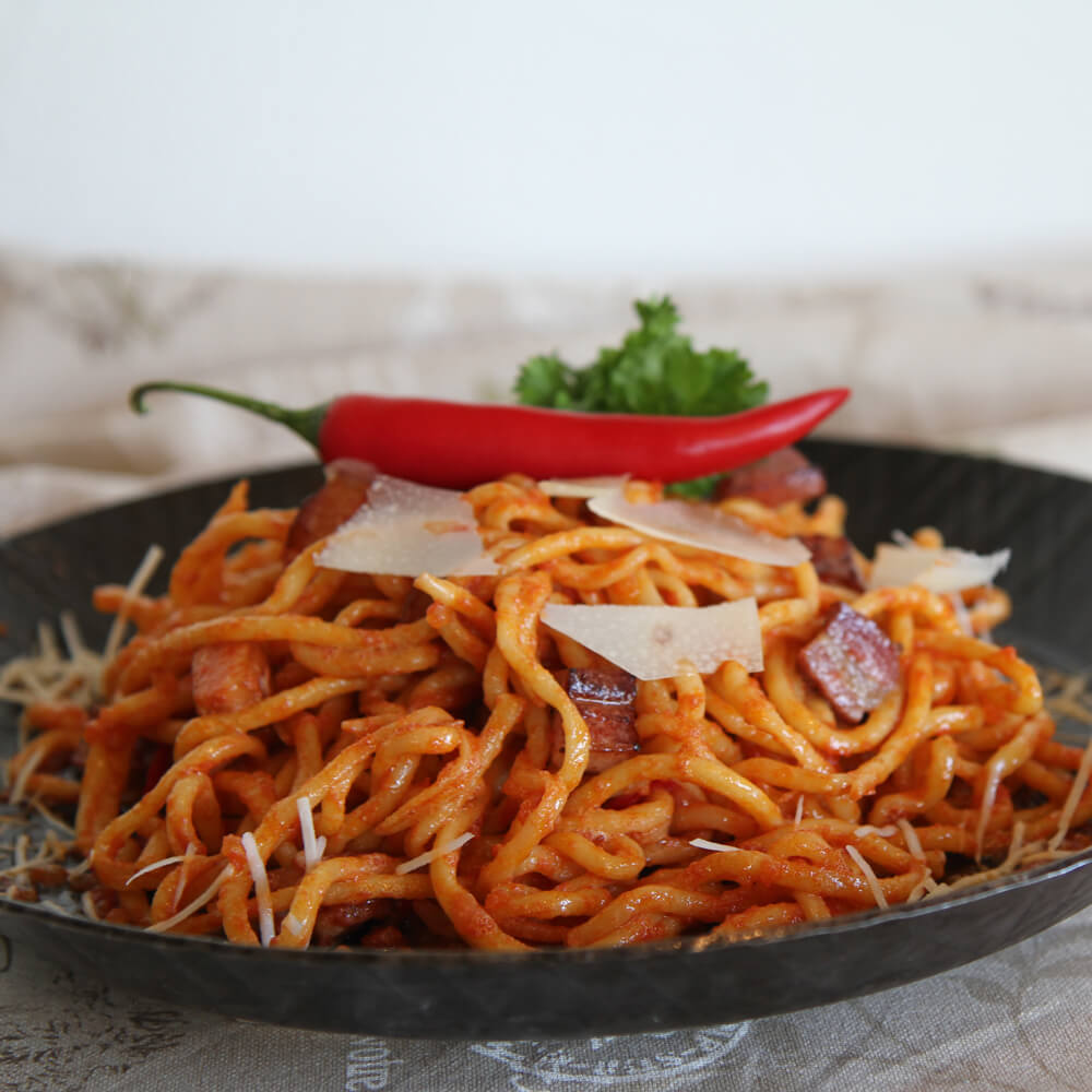 Bucantini all amatriciana